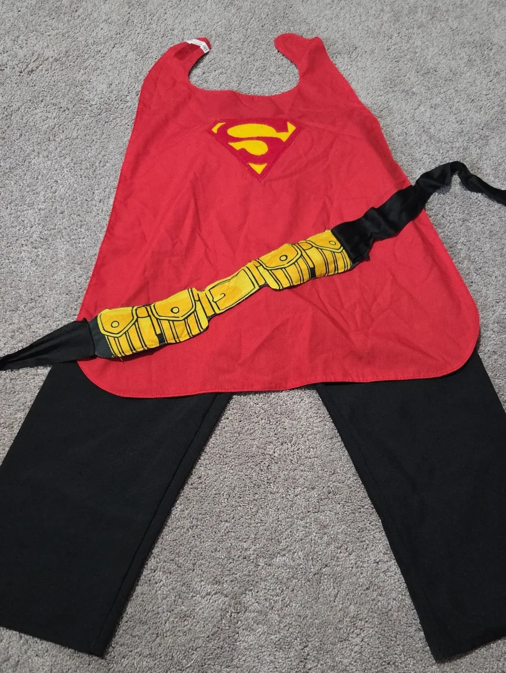 Superman hero Red Cape Costume with Yellow Belt Black Pants Kids Costume Size S